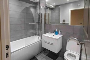Shower, hair dryer, towels