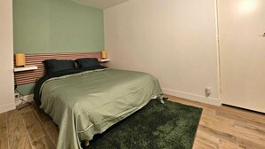 1 slaapkamer, een strijkplank/strijkijzer, gratis wifi, beddengoed