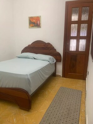 2 habitaciones, tabla de planchar con plancha, wifi y ropa de cama 