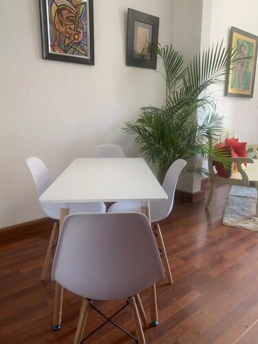 Colonial area apartment

