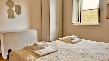 Leilighet – superior, bakgårdsutsikt | 1 soverom, dundyner, individuelt dekorert og individuelt innredet