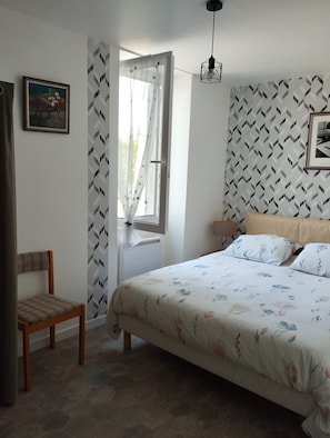 2 bedrooms, iron/ironing board, travel crib, free WiFi