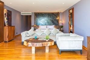 1 Schlafzimmer, hochwertige Bettwaren, Zimmersafe, individuell dekoriert