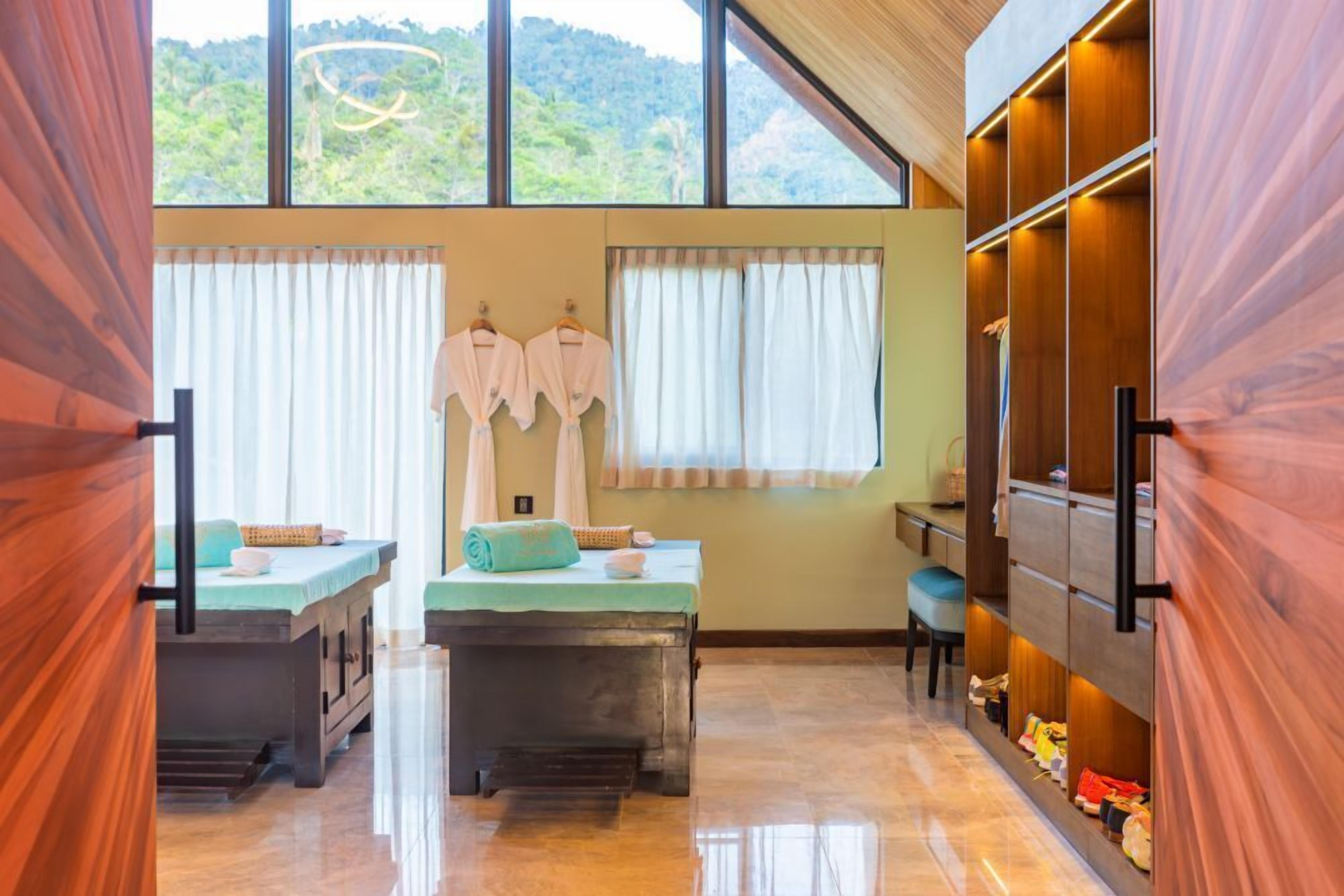 Royal Suite | 浴室 | 獨立浴缸及淋浴設備、風筒、提供毛巾、番梘