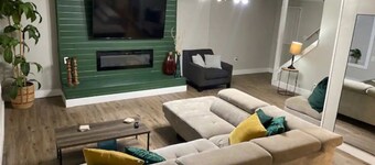 Large Home Near Airport and Down Town