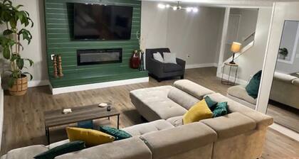 Large Home Near Airport and Down Town