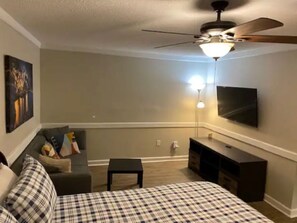 4 bedrooms, desk, iron/ironing board, WiFi