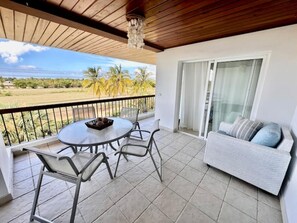 Outdoor dining - Acogedor Condominio con Bañera de Hidromasaje Piscina (Punta Cana)