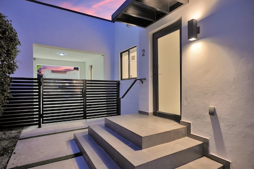 Nice Remodeled Villa 2 in Miami 