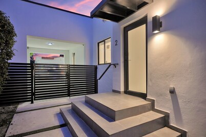 Nice Remodeled Villa 2 in Miami 