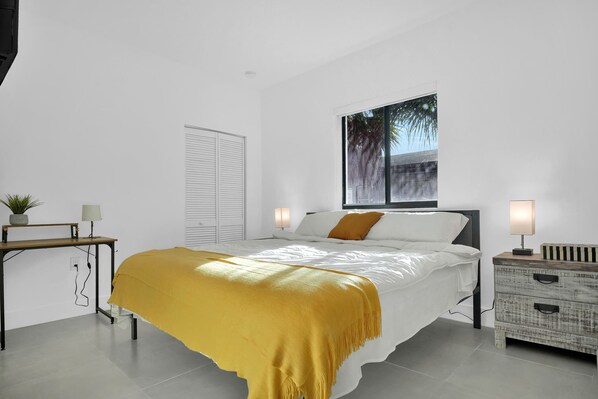 3 bedrooms, desk, iron/ironing board, travel cot