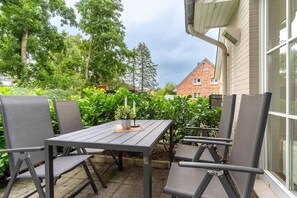 Outdoor dining - Apartment in St.Peter-Ording mit Terrasse (St. Peter-Ording)