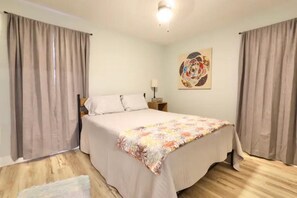 3 habitaciones, escritorio, wifi gratis y ropa de cama