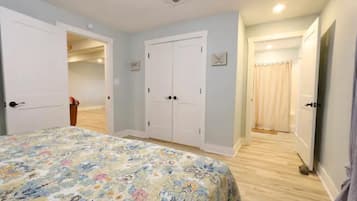 3 bedrooms, desk, free WiFi, bed sheets