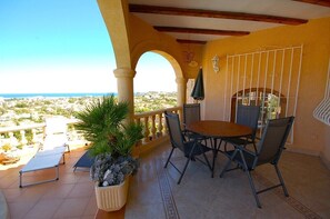 Outdoor dining - SAONA VILLAS (AS MELI): villa for 4 people, private swimming pool, air co (Dénia)