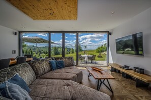 Ping pong, books, stereo - Stoahaus - 140 sqm earth house with private spa (Breitenberg)