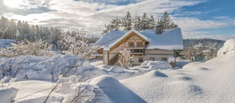 This 65 square meter, air-conditioned vacation apartment on a country estate on the Dreisesselberg in the Bavarian Forest is a perfect retreat. <br>2 bedrooms, 1 living room, 1 fully equipped kitchen and a bathroom with shower/WC ensure relaxation. The...