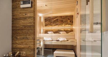 This 90 square meter vacation apartment on a country estate on the Dreisesselberg in the Bavarian Forest is a gem for your little wellness vacation for two. <br>Magnificent views, vast nature & absolute tranquillity are the order of the day.<br>Wrapped up