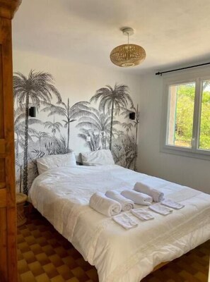 1 habitación, tabla de planchar con plancha, wifi gratis y ropa de cama 