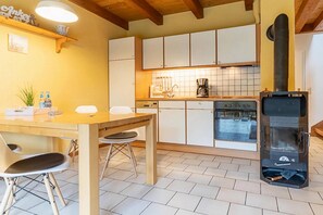 Geladeira, fogão, cooktop, lava-louças