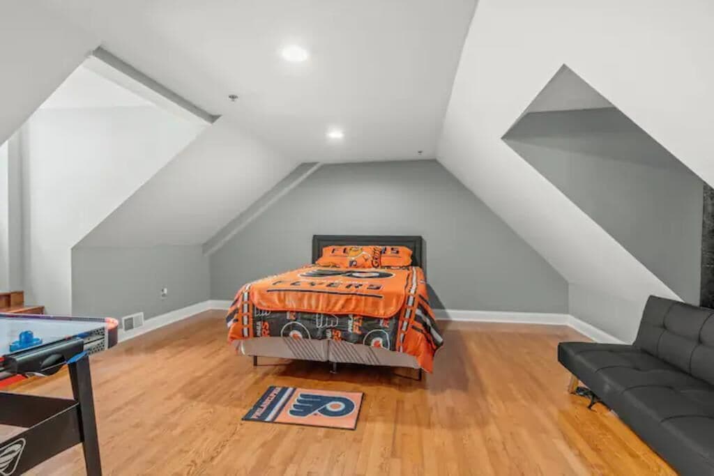 4 bedrooms, iron/ironing board, free WiFi, bed sheets