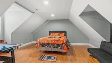 4 bedrooms, iron/ironing board, free WiFi, bed sheets