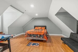 4 slaapkamers, een strijkplank/strijkijzer, gratis wifi, beddengoed