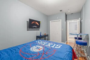 4 bedrooms, iron/ironing board, free WiFi, bed sheets