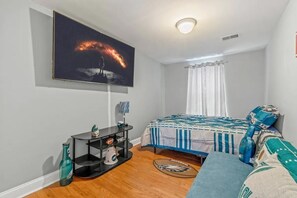 4 bedrooms, iron/ironing board, free WiFi, bed sheets