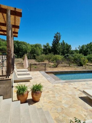 Inomhuspool och utomhuspool