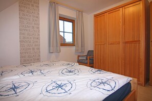 2 bedrooms, travel cot, free WiFi