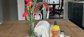 🌾 The Farmwife’s Hideaway 🌾

Small-town comfort with farmhouse charm.