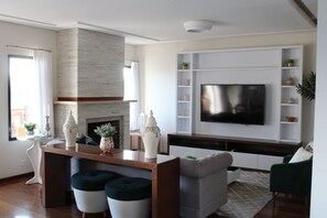 Villa | Living area | TV - Casa Primavera (Campos do Jordão)