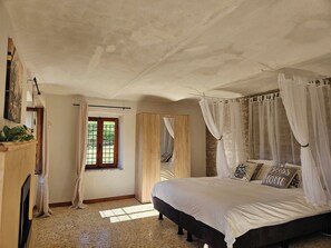 12 bedrooms, iron/ironing board, travel crib, free WiFi