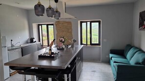 Fridge, dishwasher, coffee/tea maker, electric kettle