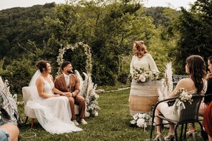 Property grounds - Beautiful Wedding venue for a destination wedding in Italy with pool, 32-50 pers (Bonvicino)