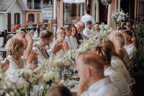 Outdoor dining - Beautiful Wedding venue for a destination wedding in Italy with pool, 32-50 pers (Bonvicino)