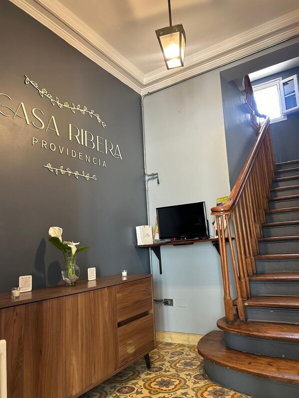 32-Zoll-Smart-TV mit Digitalempfang, Streaming-Dienste