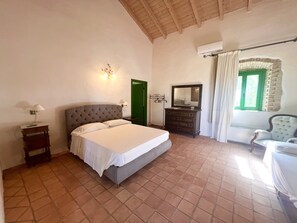 4 soverom, wi-fi (inkludert) og sengetøy