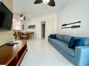 Living area - Apartamento Ventilado e Iluminado Riviera - Módulo 2 - 400 Metros da Praia (Riviera de São Lourenço Bertioga)