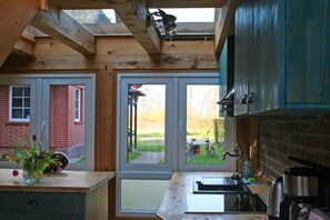 Fridge, microwave, oven, stovetop - Ferienhaus Mönke´s Kate am Stettiner Haff (Mönkebude)