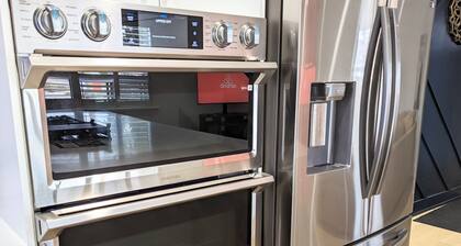 Newly renovated 4 Rooms and 3 Baths Suite w/ Parking by Pearson Airport