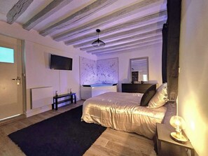 1 chambre, fer et planche à repasser, Wi-Fi gratuit, draps fournis