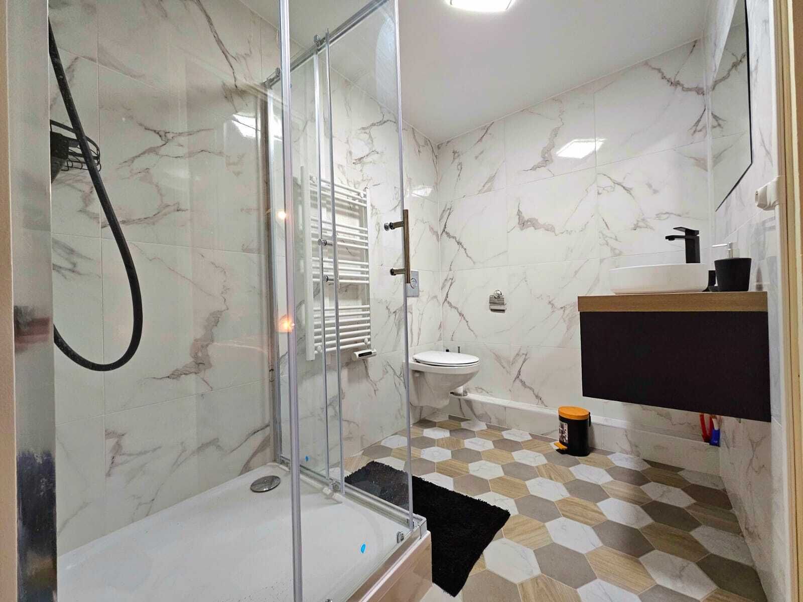 Haartrockner, Seife, Toilettenpapier