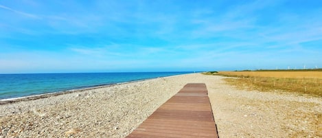 靠近海滩