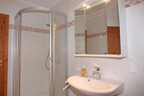 Shower - Feldblick-Wohnung in der Nהhe der Ostsee (Schlagsdorf)