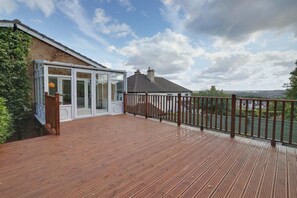 Terrace/patio - Detached modern, stylish house (Rawdon)
