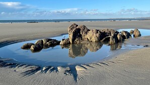 Beach nearby - Holiday Home in Terenez with Sea Views (Plougasnou)