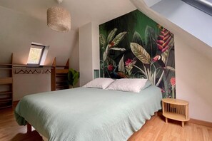 3 bedrooms, free WiFi - Holiday Home in Terenez with Sea Views (Plougasnou)