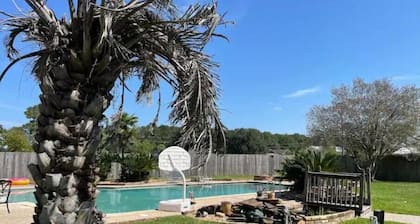 Acadie EVENT Retreat w/POOL for 14+ w/GameRoom